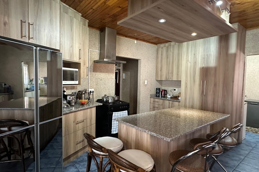 5 Bedroom Property for Sale in Lennoxton KwaZulu-Natal