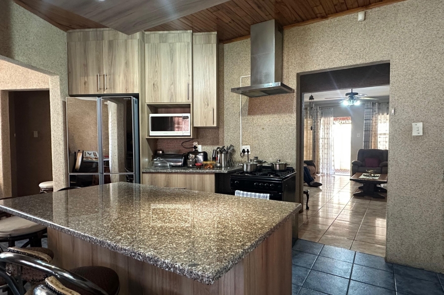 5 Bedroom Property for Sale in Lennoxton KwaZulu-Natal