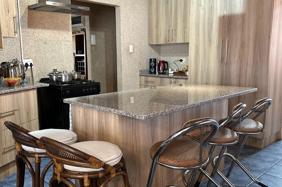 5 Bedroom Property for Sale in Lennoxton KwaZulu-Natal