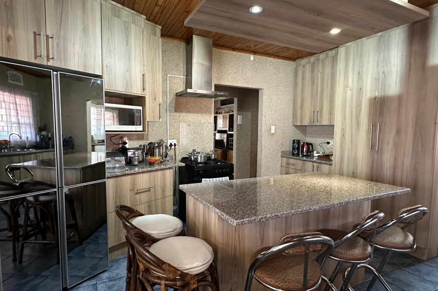 5 Bedroom Property for Sale in Lennoxton KwaZulu-Natal