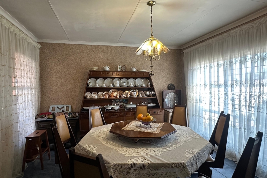 5 Bedroom Property for Sale in Lennoxton KwaZulu-Natal