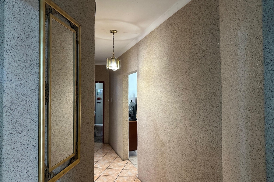 5 Bedroom Property for Sale in Lennoxton KwaZulu-Natal