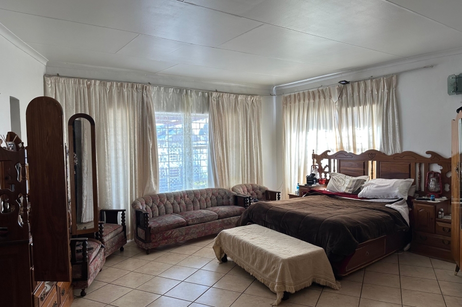 5 Bedroom Property for Sale in Lennoxton KwaZulu-Natal