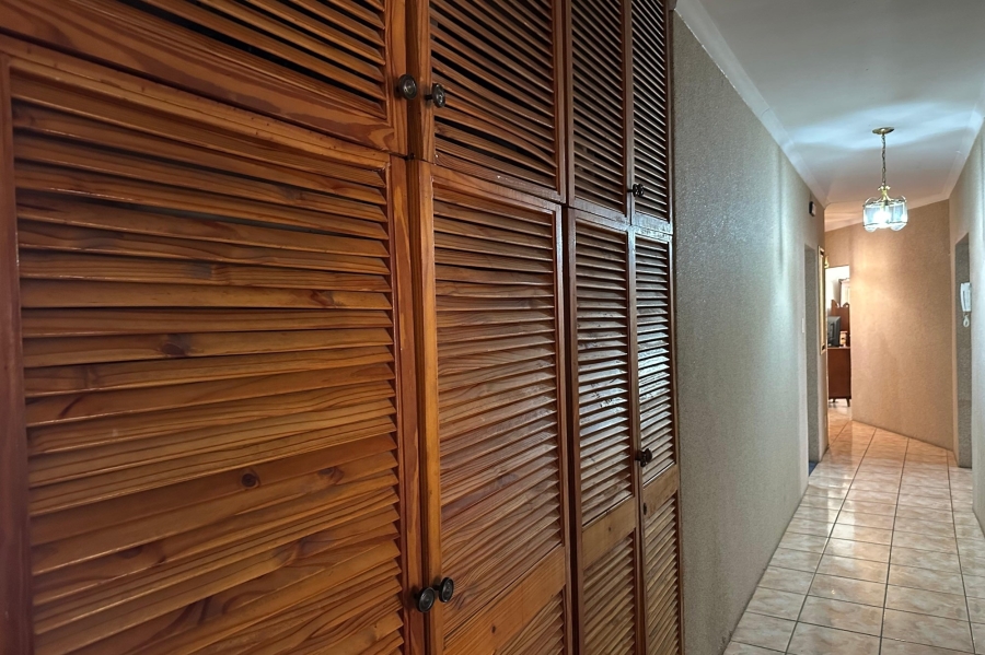 5 Bedroom Property for Sale in Lennoxton KwaZulu-Natal