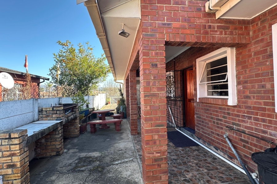5 Bedroom Property for Sale in Lennoxton KwaZulu-Natal