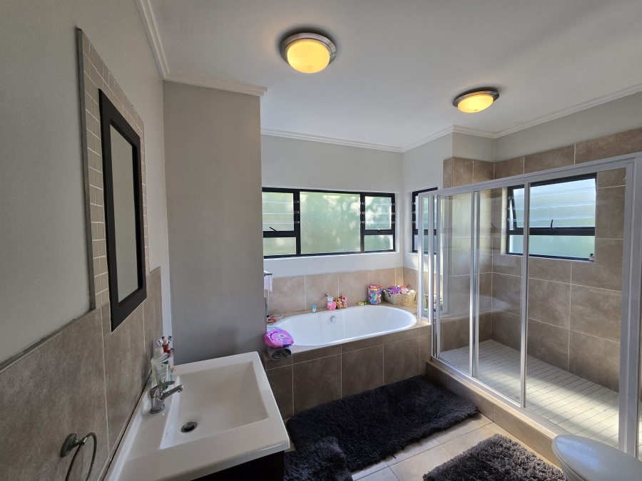 To Let 4 Bedroom Property for Rent in Palm Lakes Estate KwaZulu-Natal