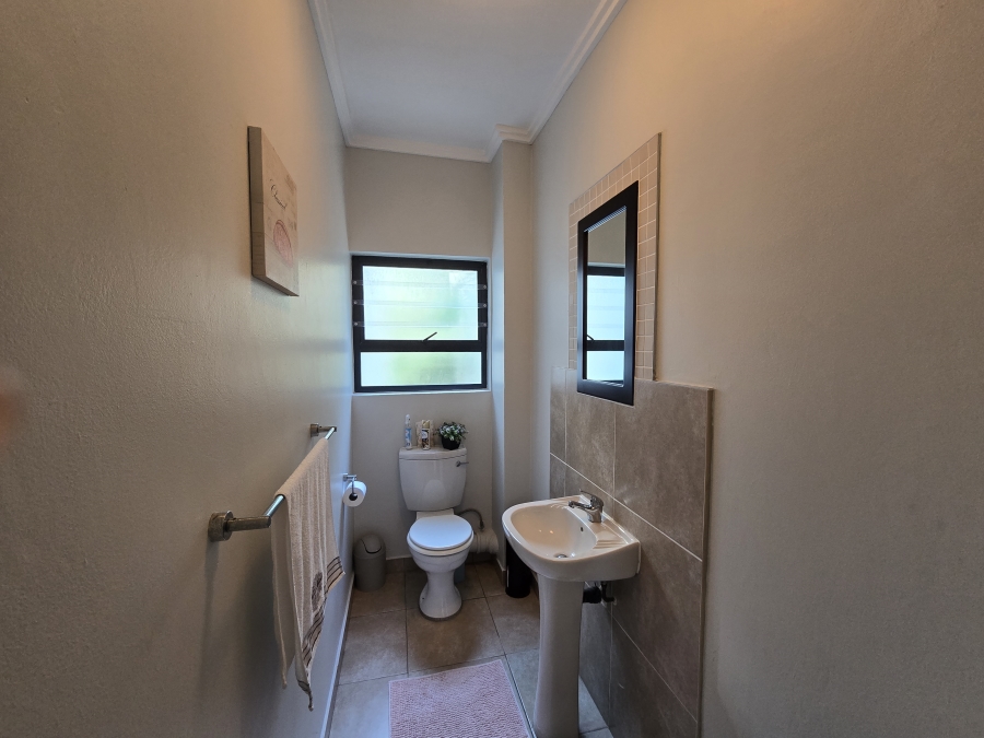 To Let 4 Bedroom Property for Rent in Palm Lakes Estate KwaZulu-Natal