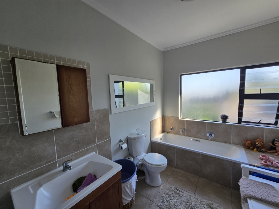 To Let 4 Bedroom Property for Rent in Palm Lakes Estate KwaZulu-Natal