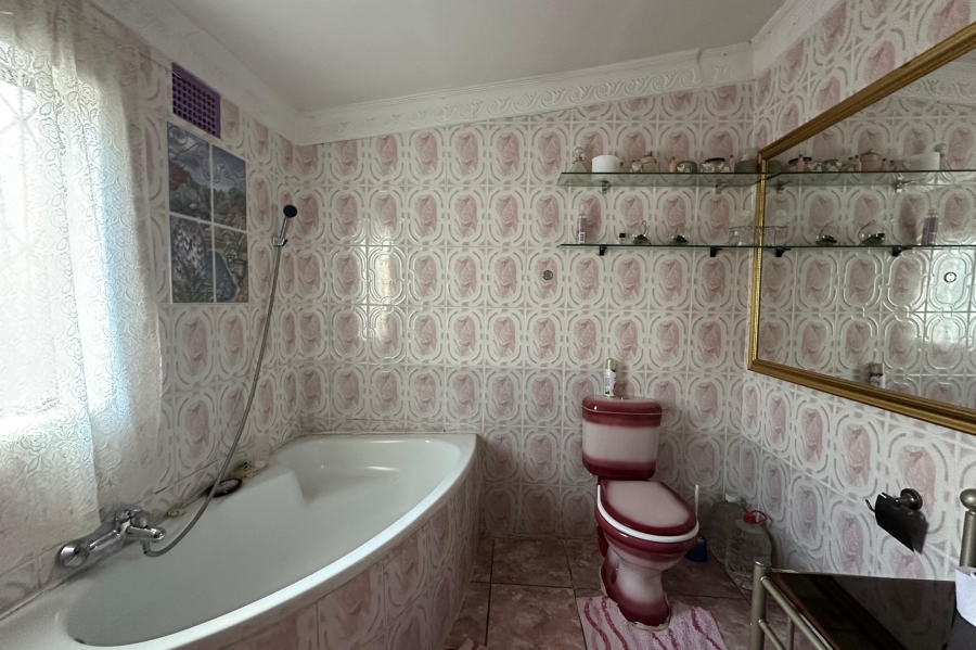 4 Bedroom Property for Sale in Lennoxton KwaZulu-Natal
