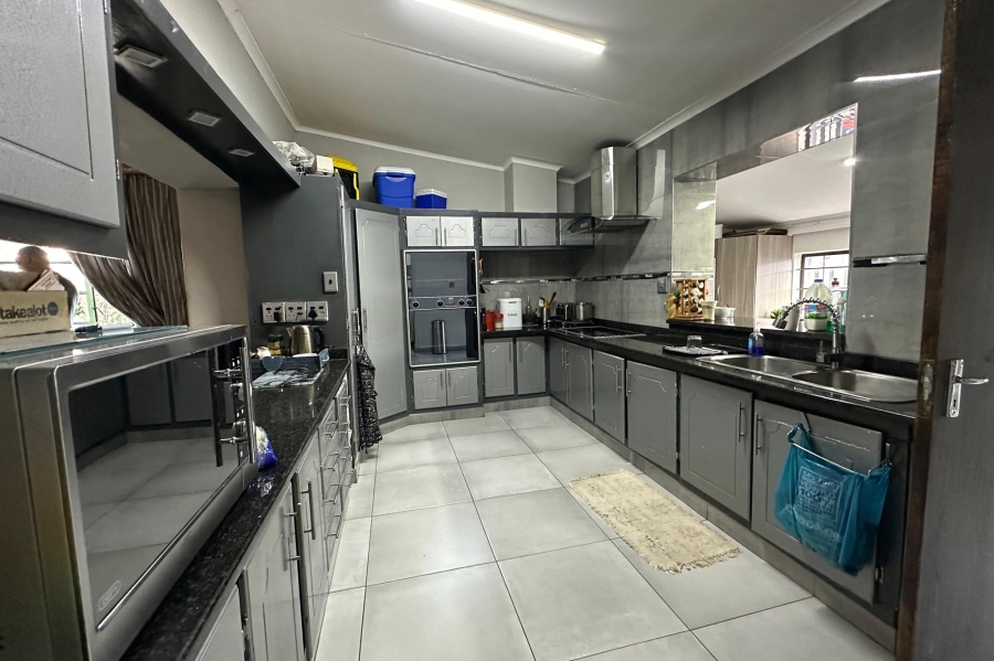 4 Bedroom Property for Sale in Lennoxton KwaZulu-Natal
