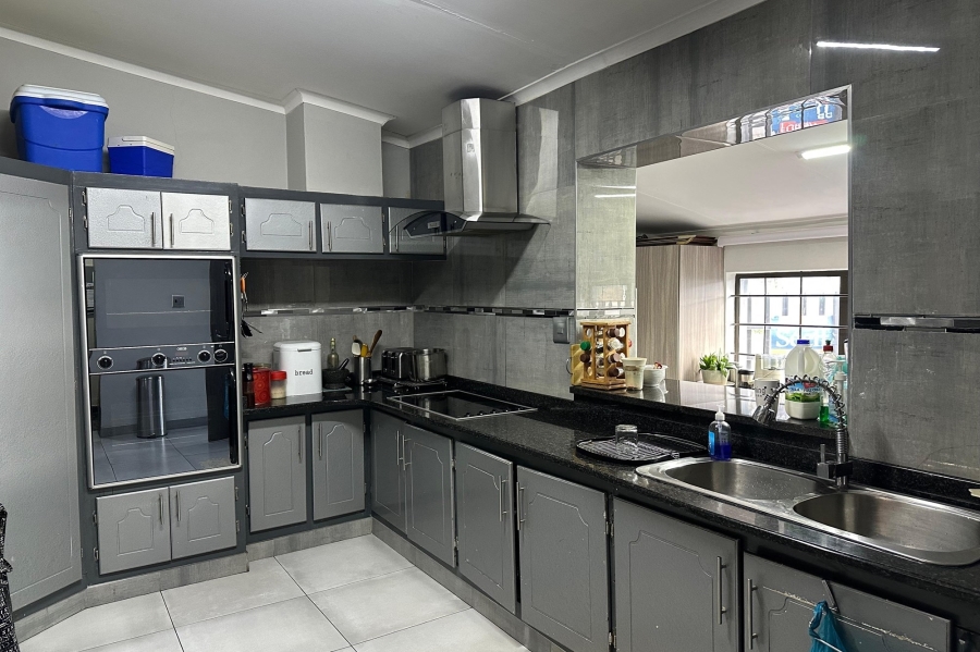 4 Bedroom Property for Sale in Lennoxton KwaZulu-Natal