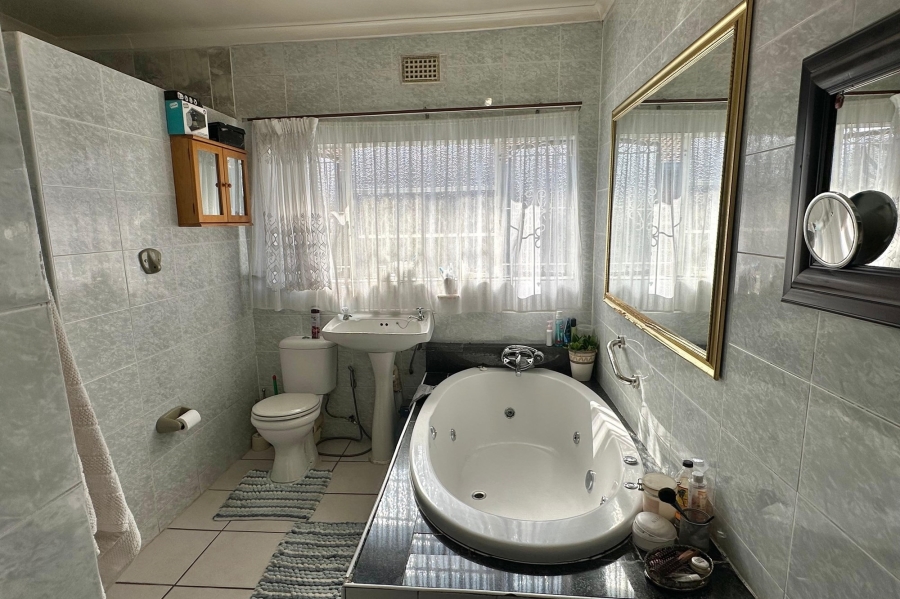 4 Bedroom Property for Sale in Lennoxton KwaZulu-Natal