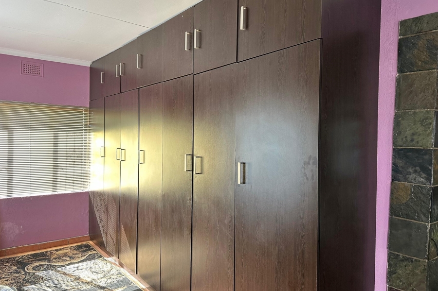 4 Bedroom Property for Sale in Lennoxton KwaZulu-Natal