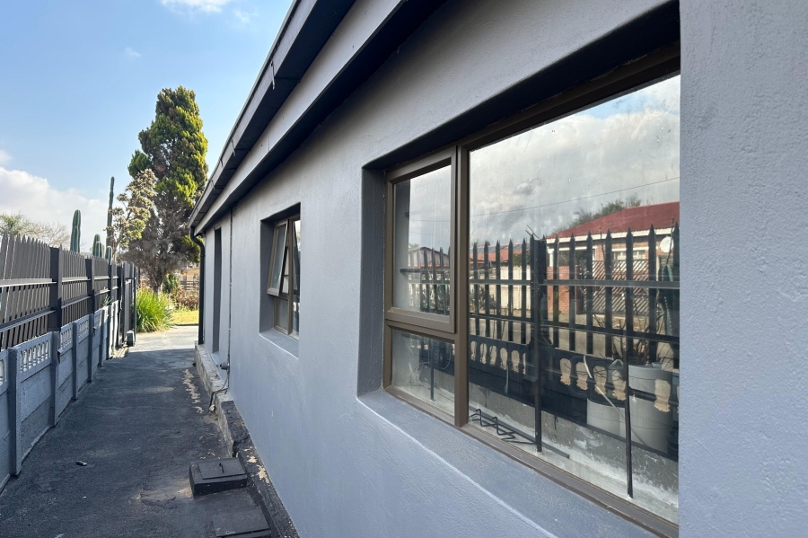 4 Bedroom Property for Sale in Lennoxton KwaZulu-Natal