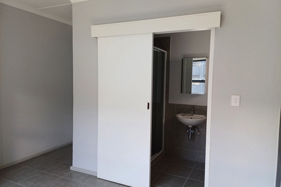 To Let 2 Bedroom Property for Rent in Umbogintwini KwaZulu-Natal
