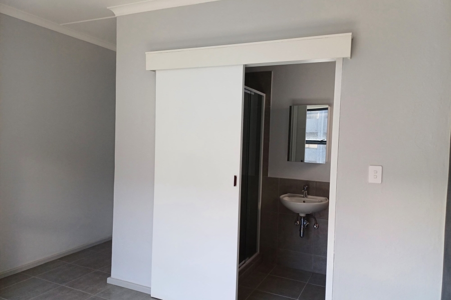 To Let 2 Bedroom Property for Rent in Umbogintwini KwaZulu-Natal