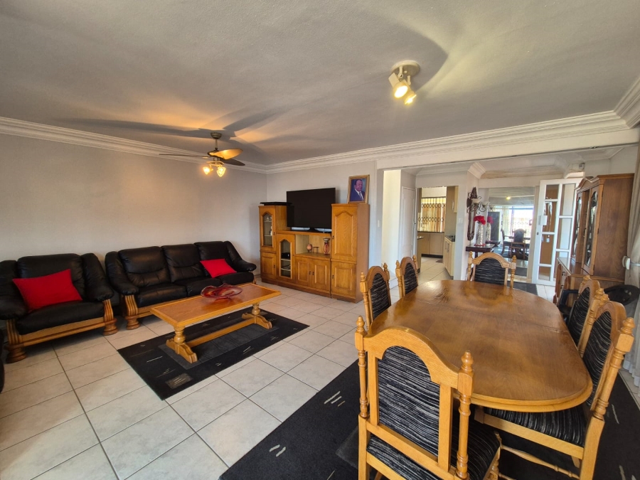 To Let 3 Bedroom Property for Rent in Bluff KwaZulu-Natal