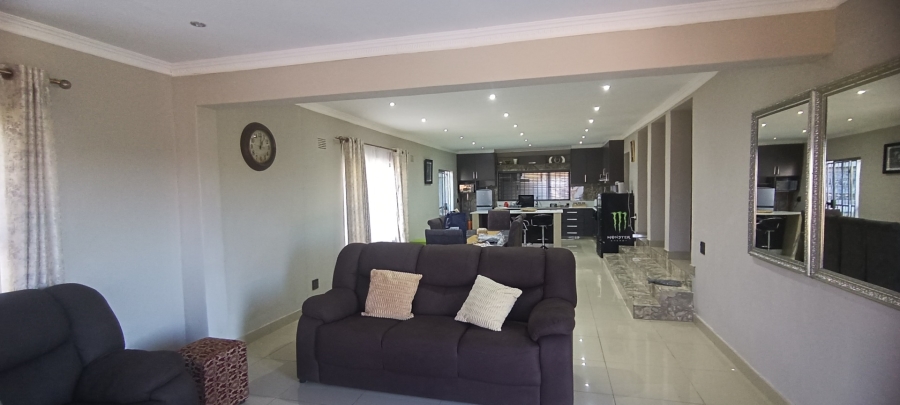 To Let 4 Bedroom Property for Rent in Bluff KwaZulu-Natal
