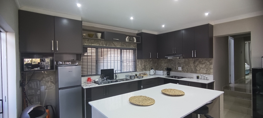 To Let 4 Bedroom Property for Rent in Bluff KwaZulu-Natal