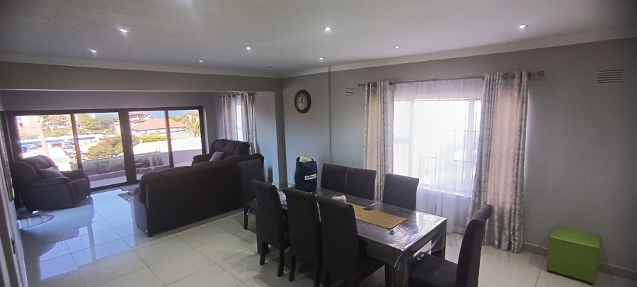To Let 4 Bedroom Property for Rent in Bluff KwaZulu-Natal