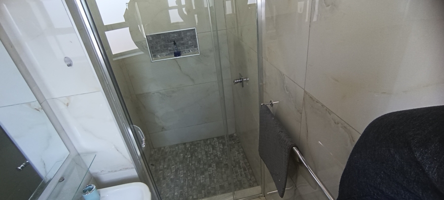 To Let 4 Bedroom Property for Rent in Bluff KwaZulu-Natal
