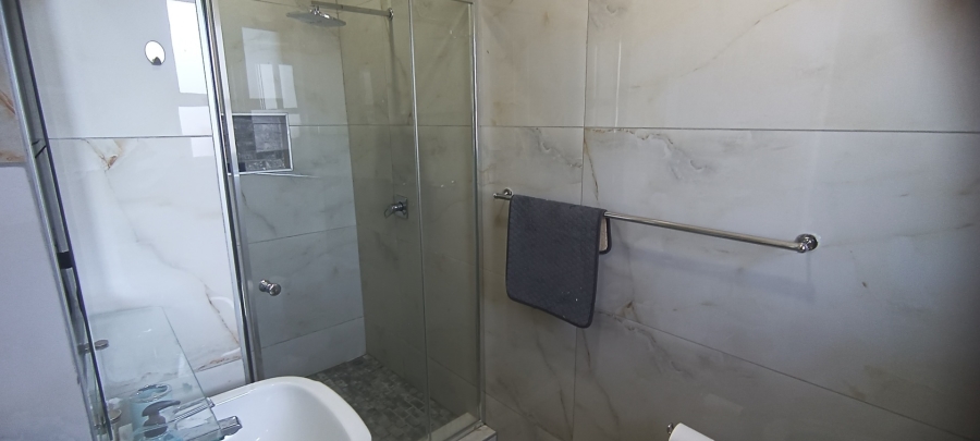 To Let 4 Bedroom Property for Rent in Bluff KwaZulu-Natal