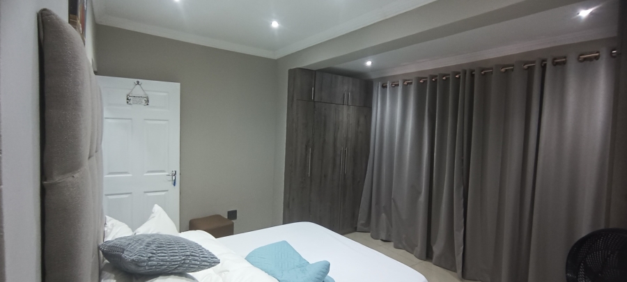 To Let 4 Bedroom Property for Rent in Bluff KwaZulu-Natal