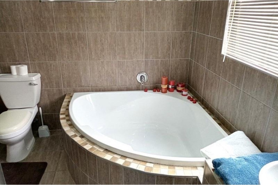 5 Bedroom Property for Sale in Padfield Park KwaZulu-Natal