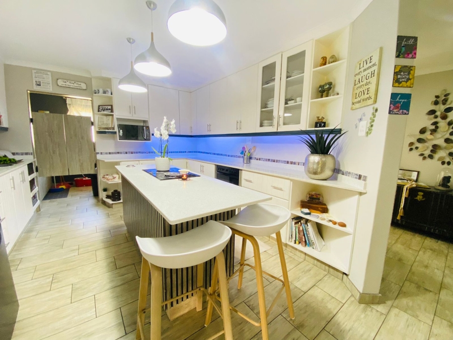 4 Bedroom Property for Sale in Meer En See KwaZulu-Natal