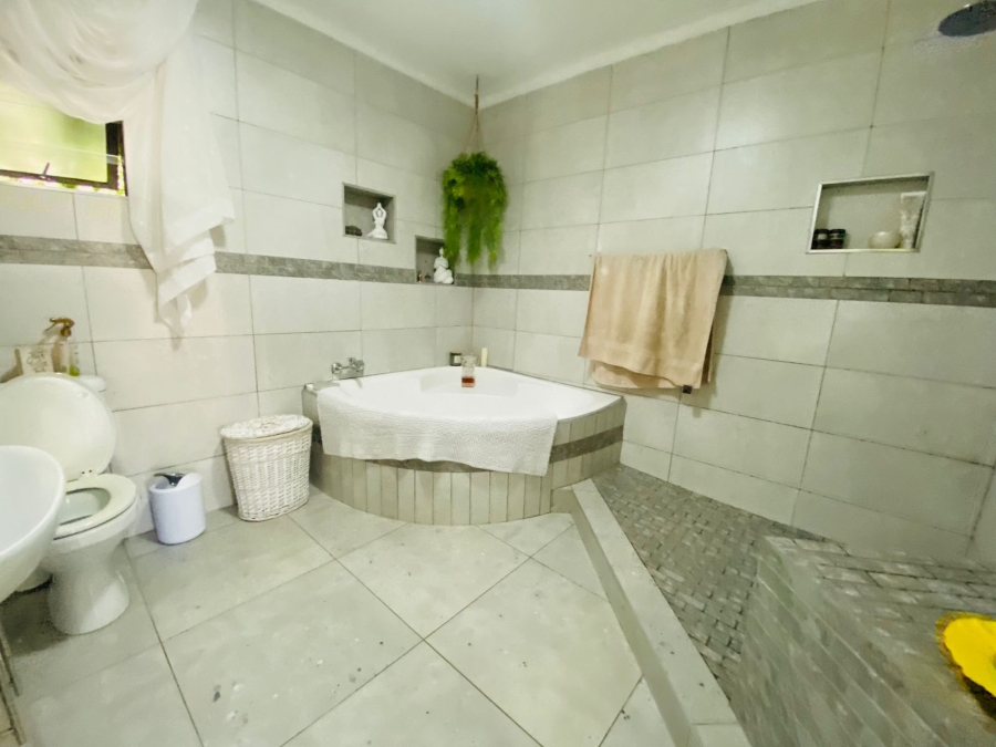 4 Bedroom Property for Sale in Meer En See KwaZulu-Natal
