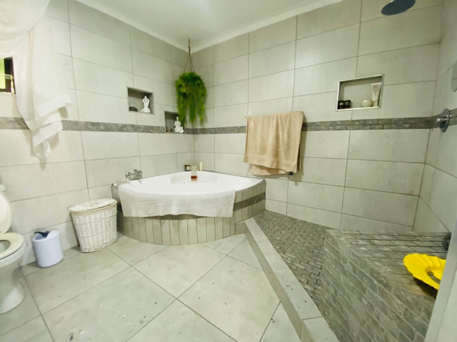 4 Bedroom Property for Sale in Meer En See KwaZulu-Natal