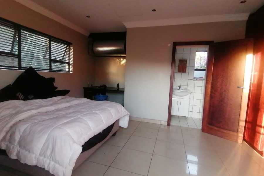 4 Bedroom Property for Sale in St Michaels On Sea KwaZulu-Natal