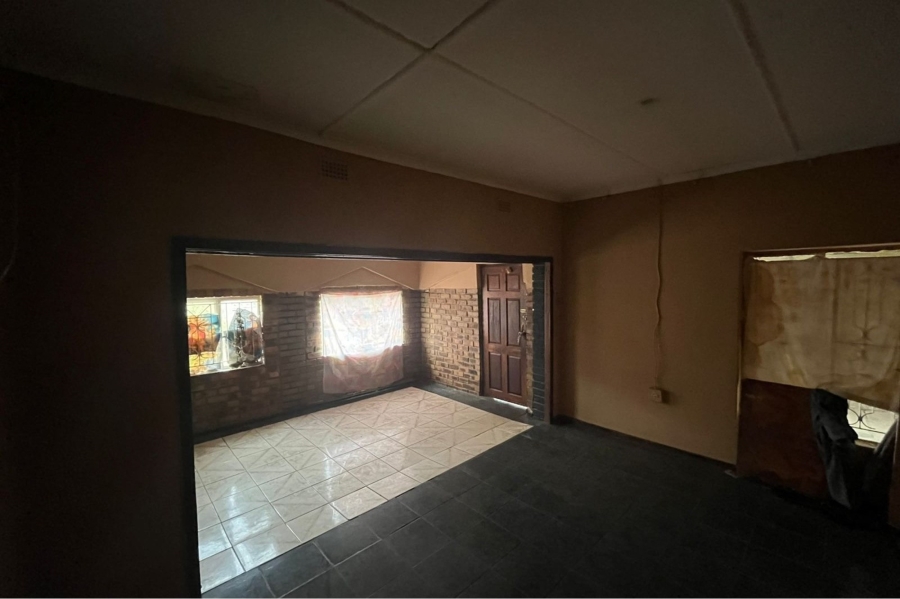 6 Bedroom Property for Sale in Glencoe KwaZulu-Natal
