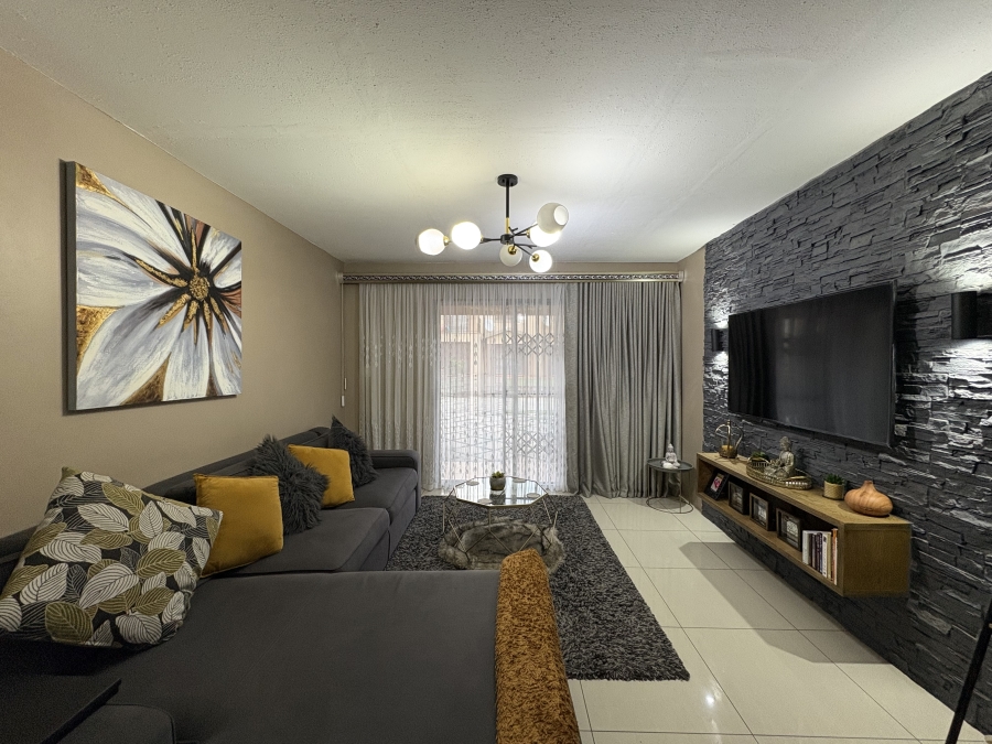 3 Bedroom Property for Sale in Northcroft KwaZulu-Natal