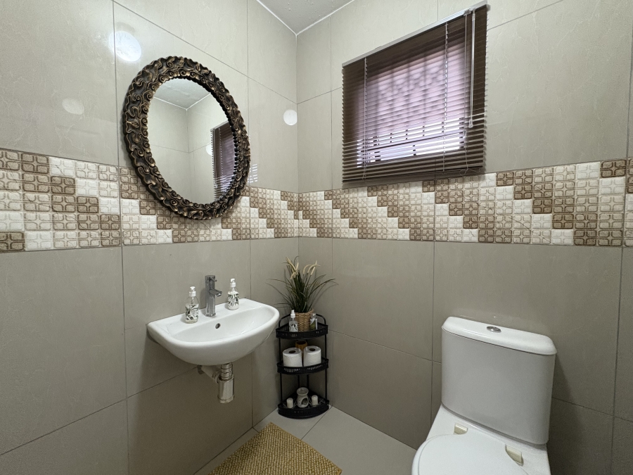 3 Bedroom Property for Sale in Northcroft KwaZulu-Natal