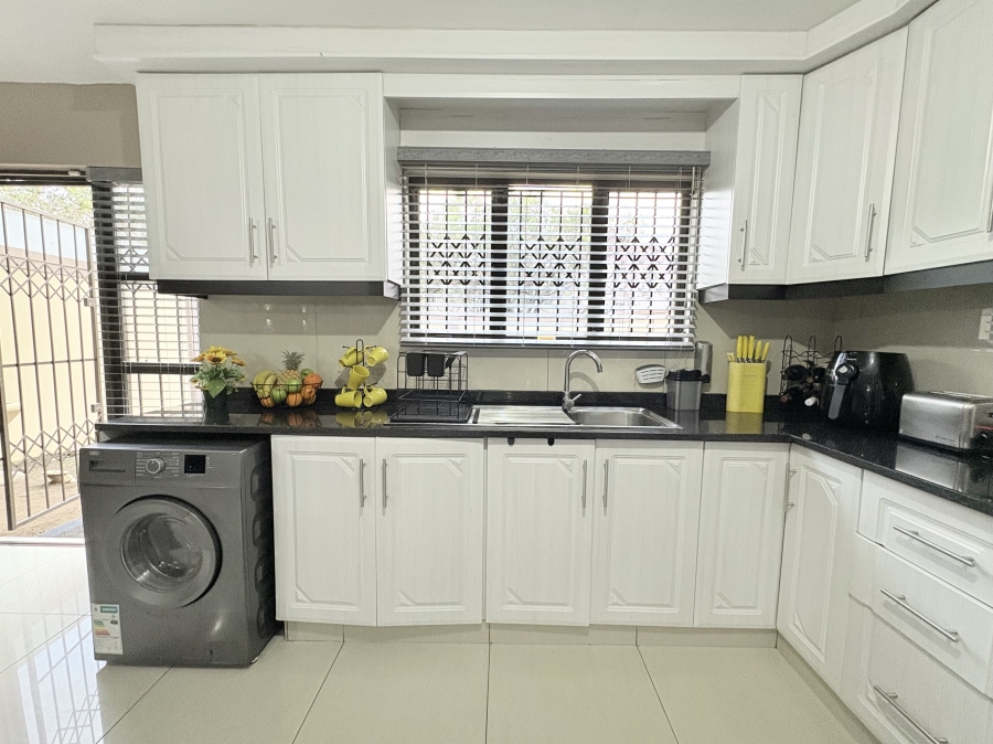 3 Bedroom Property for Sale in Northcroft KwaZulu-Natal