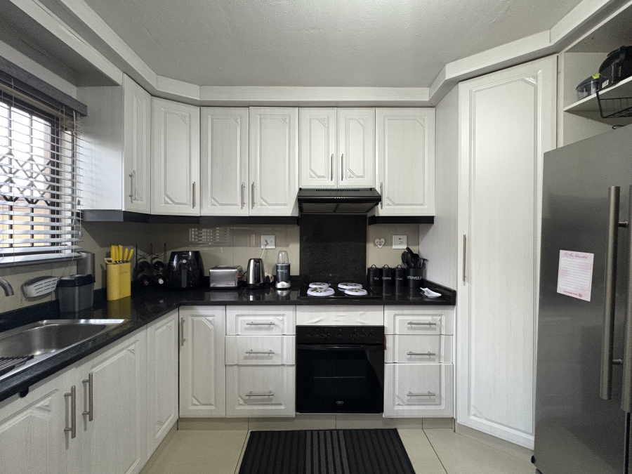 3 Bedroom Property for Sale in Northcroft KwaZulu-Natal