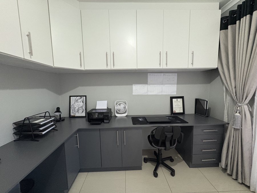 3 Bedroom Property for Sale in Northcroft KwaZulu-Natal
