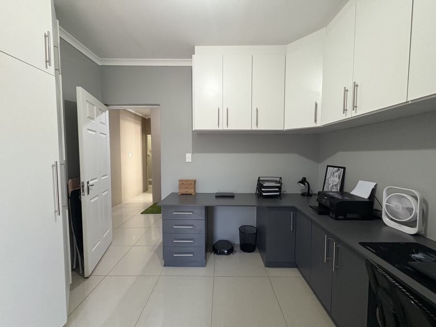 3 Bedroom Property for Sale in Northcroft KwaZulu-Natal