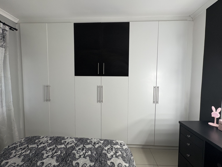 3 Bedroom Property for Sale in Northcroft KwaZulu-Natal