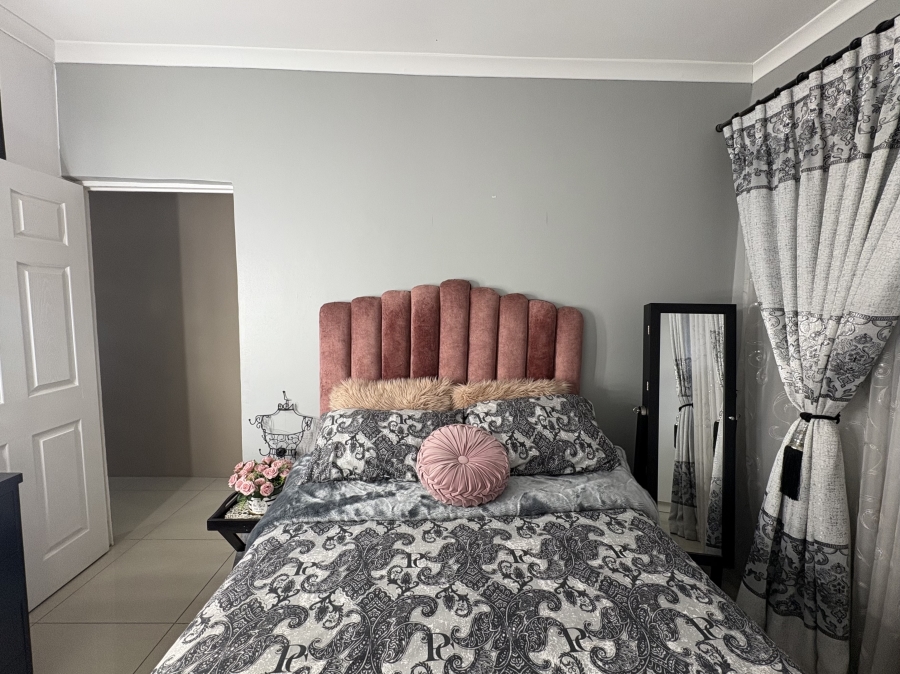 3 Bedroom Property for Sale in Northcroft KwaZulu-Natal