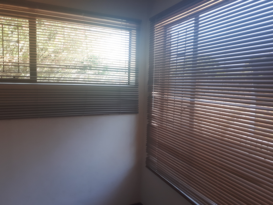 To Let 1 Bedroom Property for Rent in Schuinshoogte KwaZulu-Natal