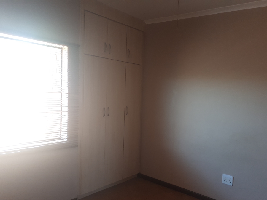 To Let 1 Bedroom Property for Rent in Schuinshoogte KwaZulu-Natal