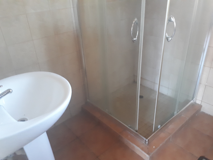 To Let 1 Bedroom Property for Rent in Schuinshoogte KwaZulu-Natal