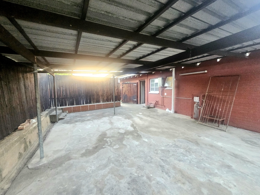 To Let 2 Bedroom Property for Rent in Malvern KwaZulu-Natal