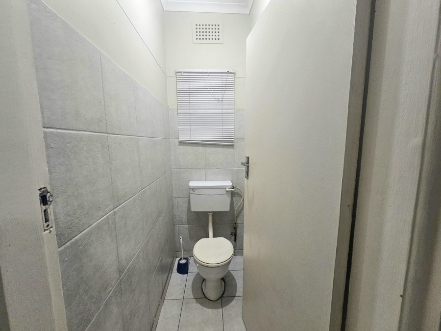 To Let 2 Bedroom Property for Rent in Malvern KwaZulu-Natal