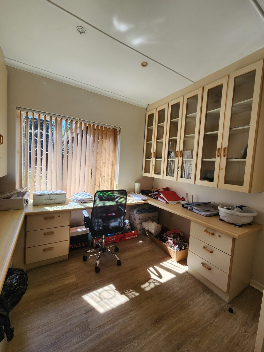 To Let 3 Bedroom Property for Rent in Crestholme KwaZulu-Natal