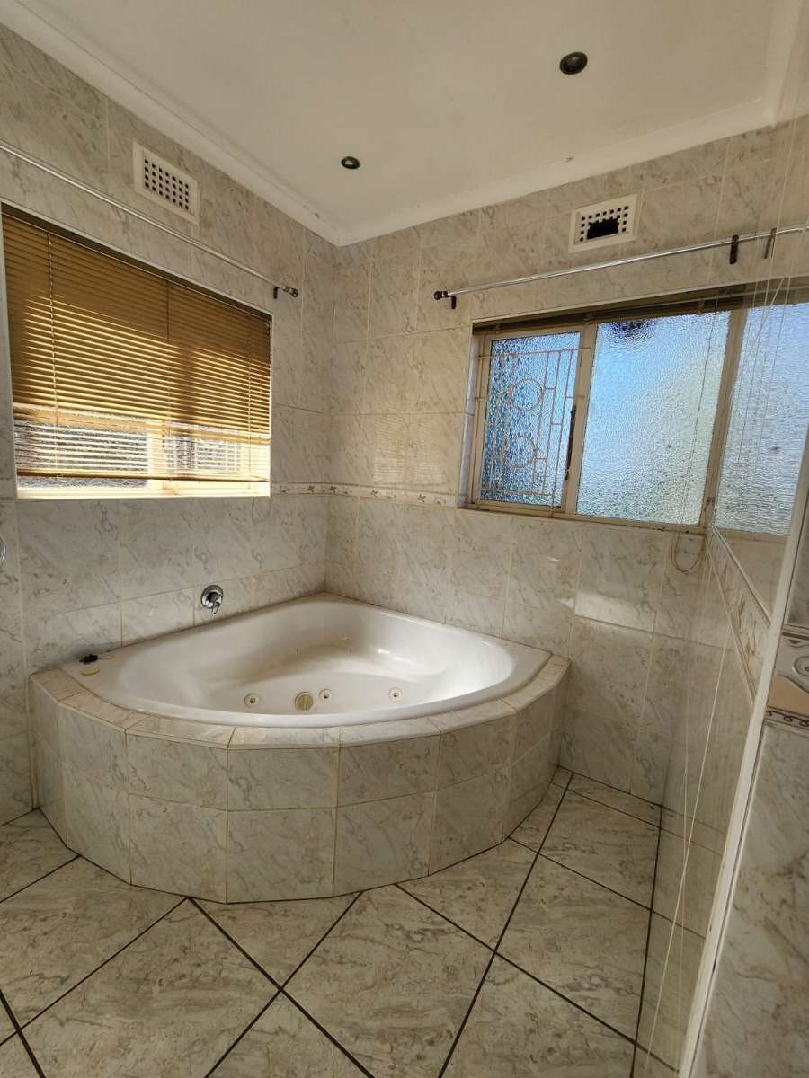 To Let 3 Bedroom Property for Rent in Crestholme KwaZulu-Natal
