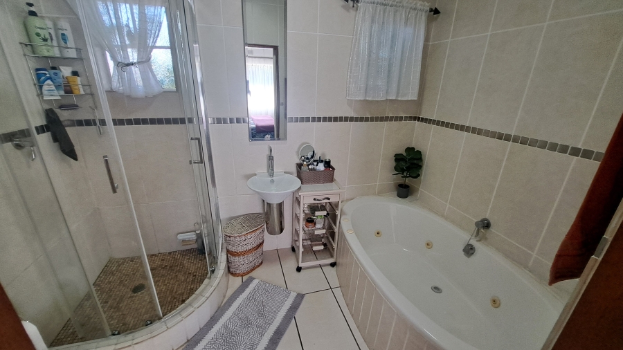 4 Bedroom Property for Sale in Meer En See KwaZulu-Natal