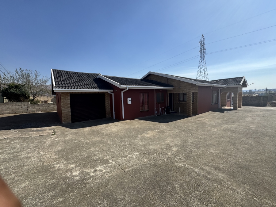 4 Bedroom Property for Sale in Mpophomeni KwaZulu-Natal